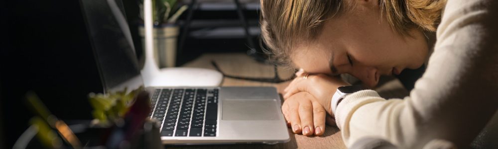 medium-shot-woman-working-late-night (1)